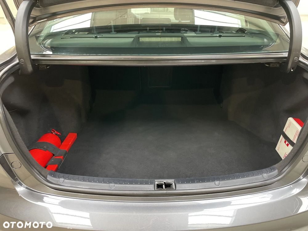 Toyota Avensis 2.0 Sol plus - 17