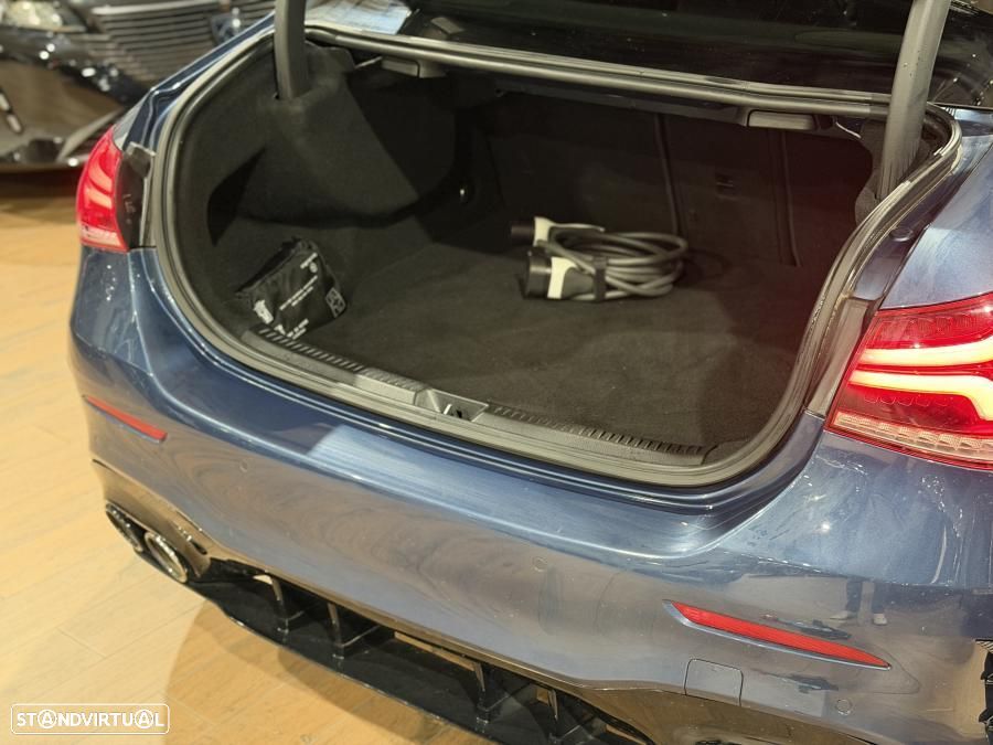 Mercedes-Benz A 250 Limousine e AMG Line - 29