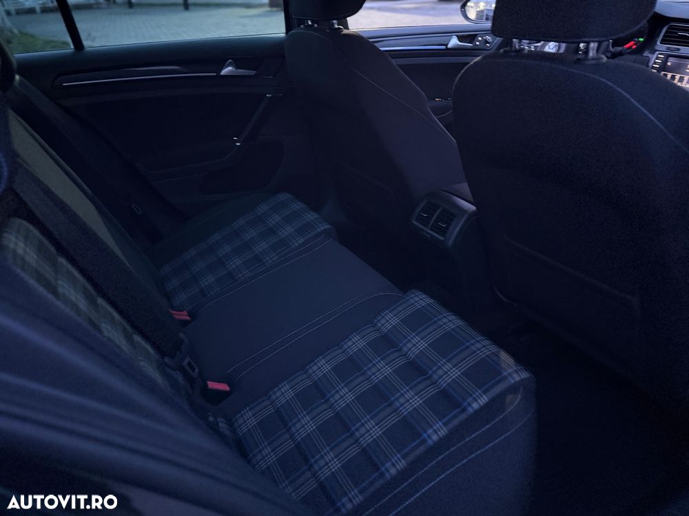 Volkswagen Golf - 29