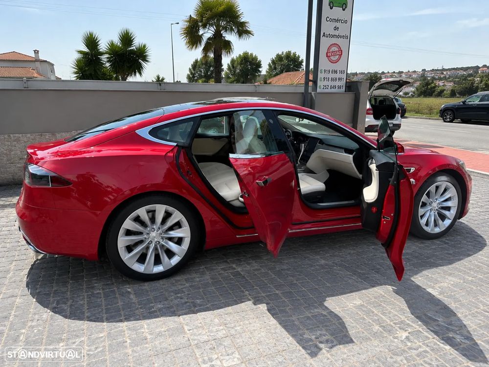 Tesla Model S - 3