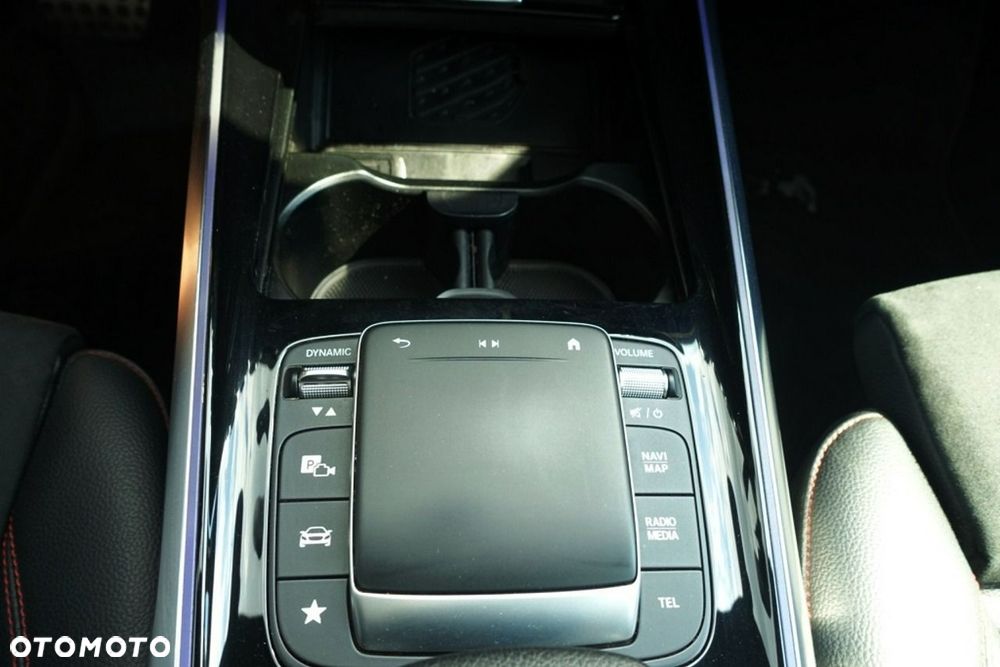 Mercedes-Benz GLB 200 mHEV AMG Line 7G-DCT - 11