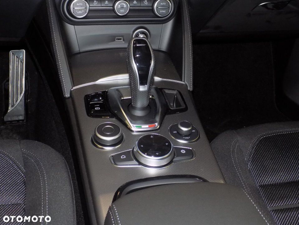 Alfa Romeo Stelvio - 18