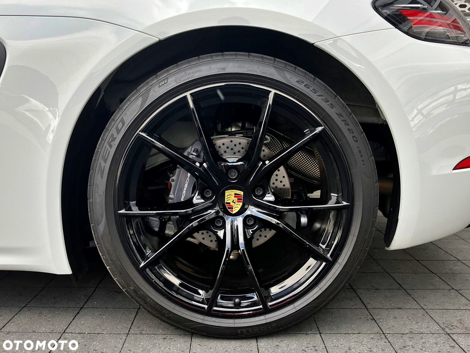 Porsche 718 Cayman - 15