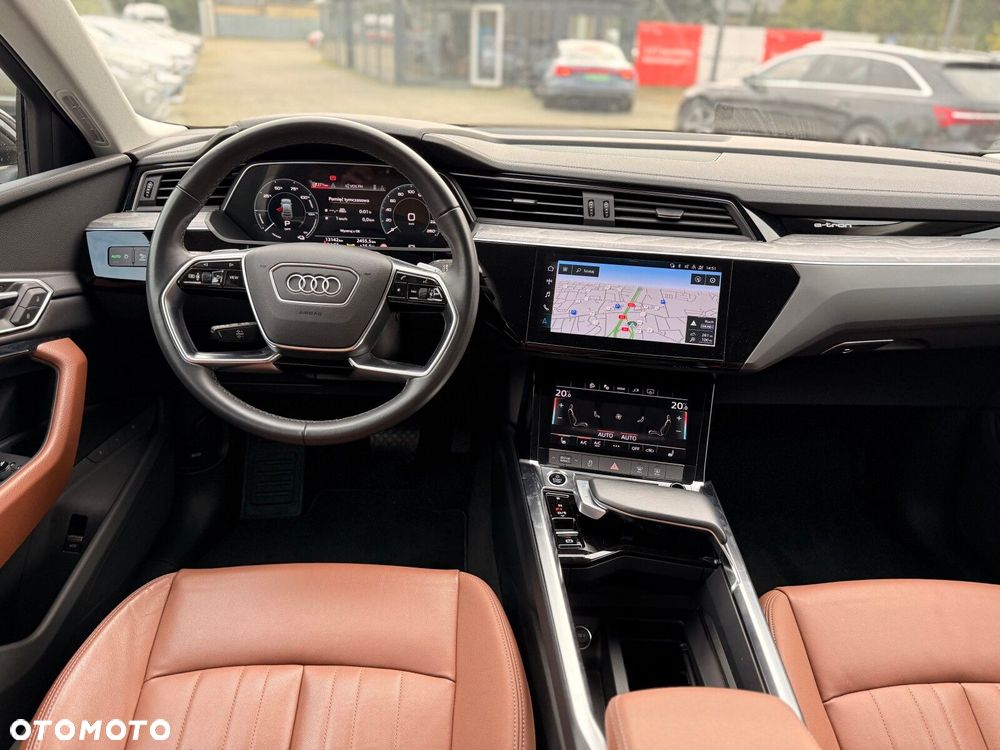 Audi Q8 Sportback e-tron - 12