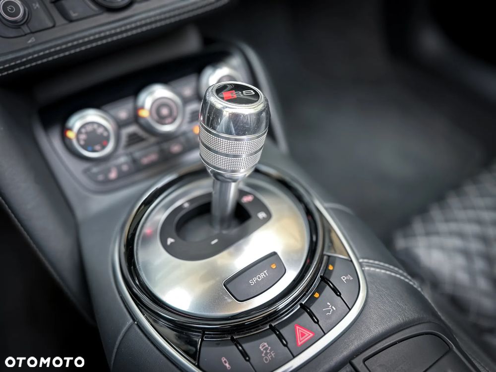 Audi R8 Spyder - 30