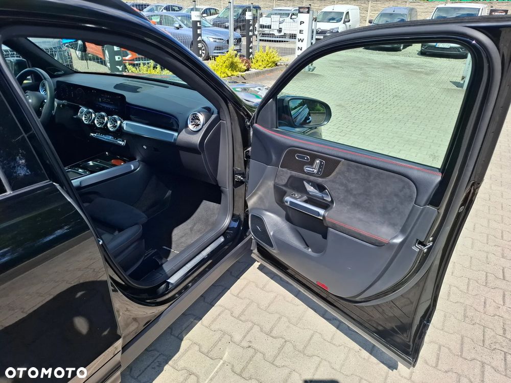 Mercedes-Benz GLB 250 4-Matic AMG Line 8G-DCT - 30