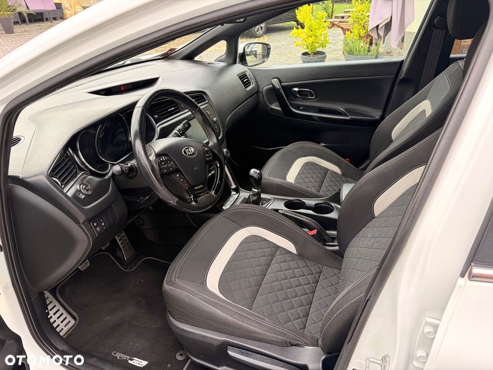 Kia Ceed - 16