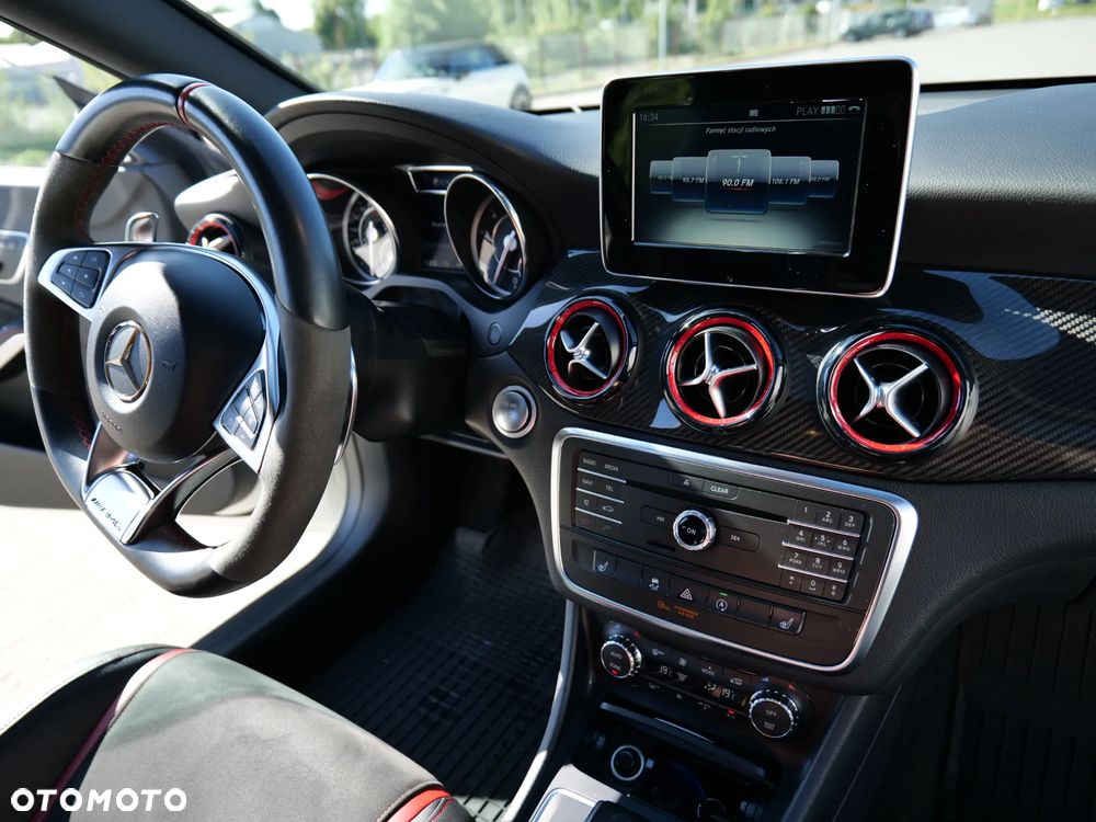 Mercedes-Benz CLA 45 AMG 4-Matic - 16