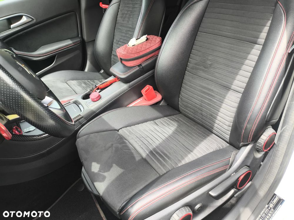 Mercedes-Benz CLA 200 7G-DCT AMG Line - 27