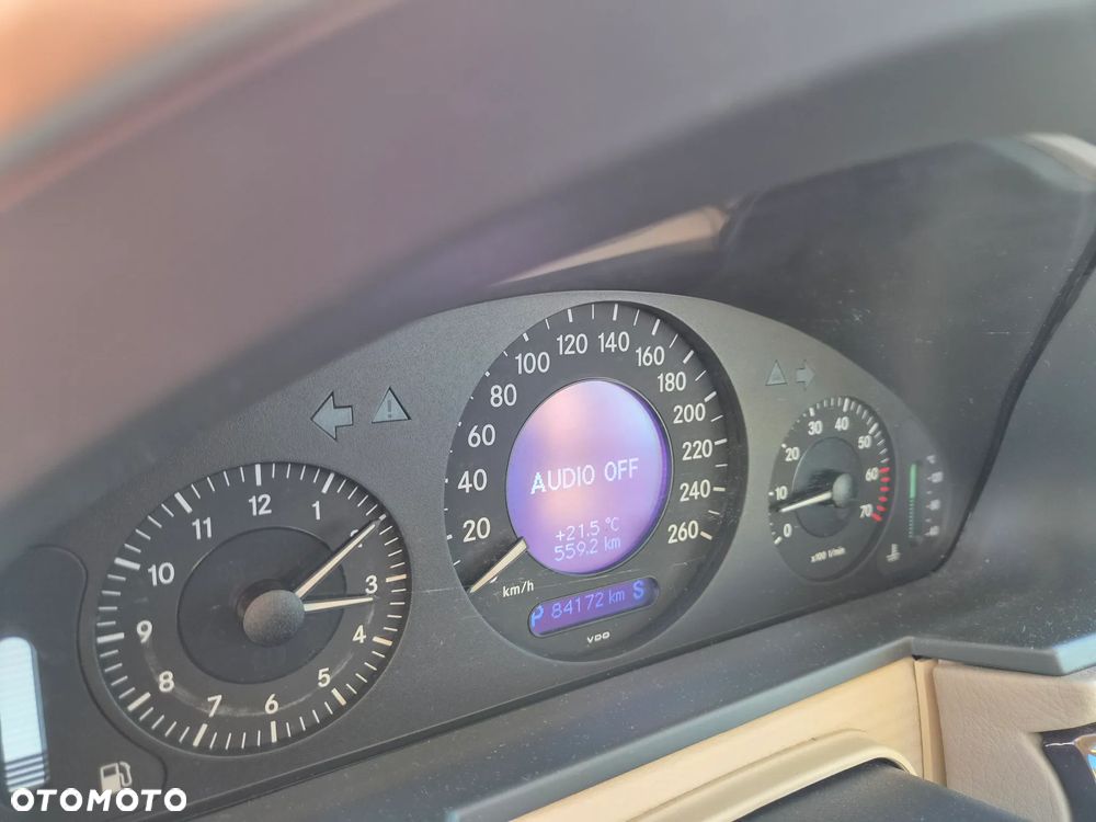 Mercedes-Benz Klasa E 320 Classic - 23