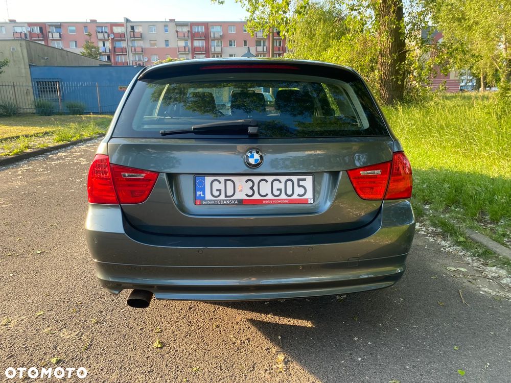 BMW Seria 3 318i - 6