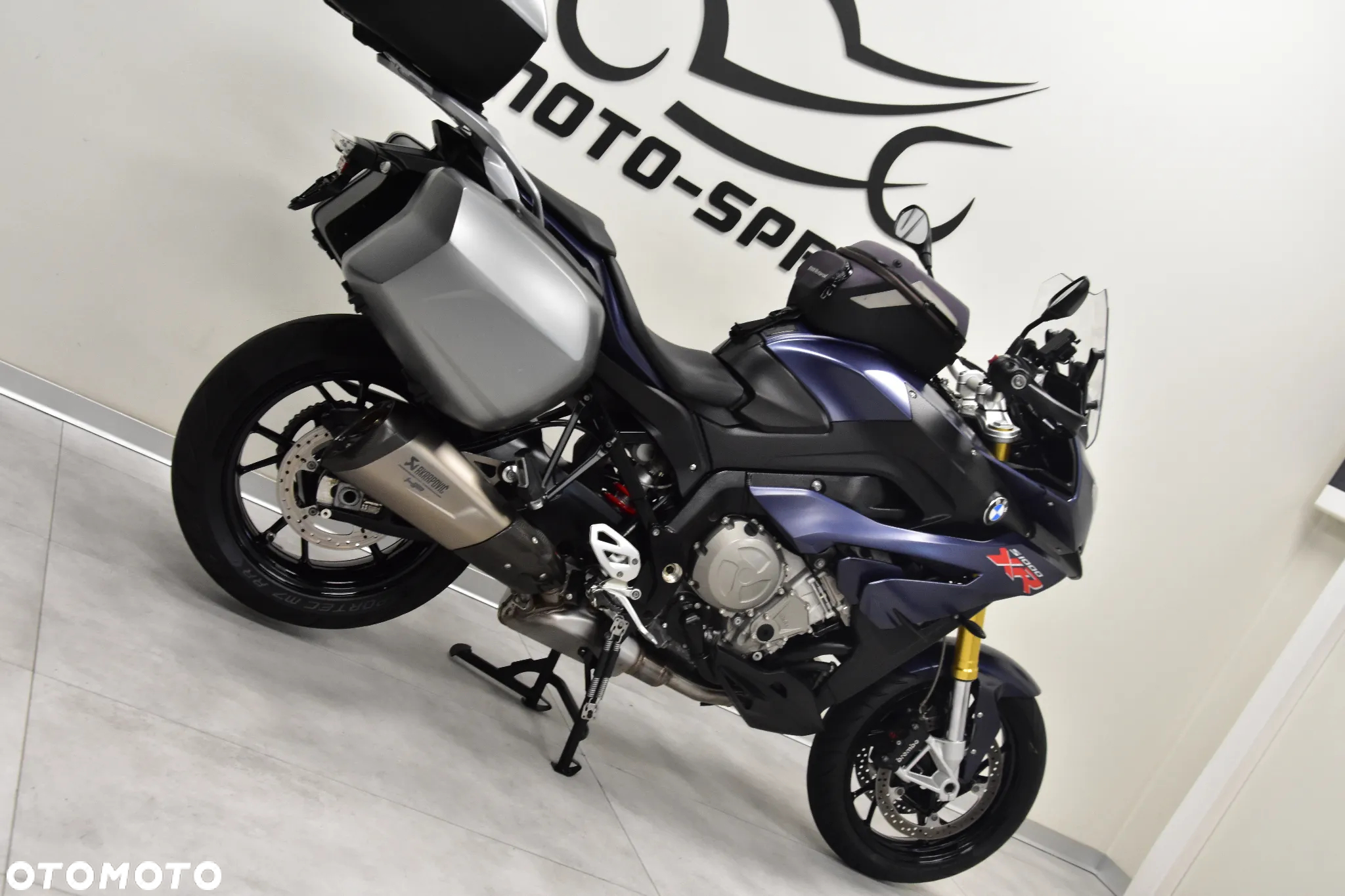 BMW XR - 9