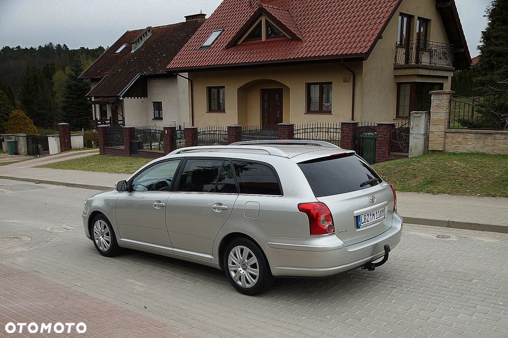 Toyota Avensis 1.8 VVT-i Sol Premium - 4