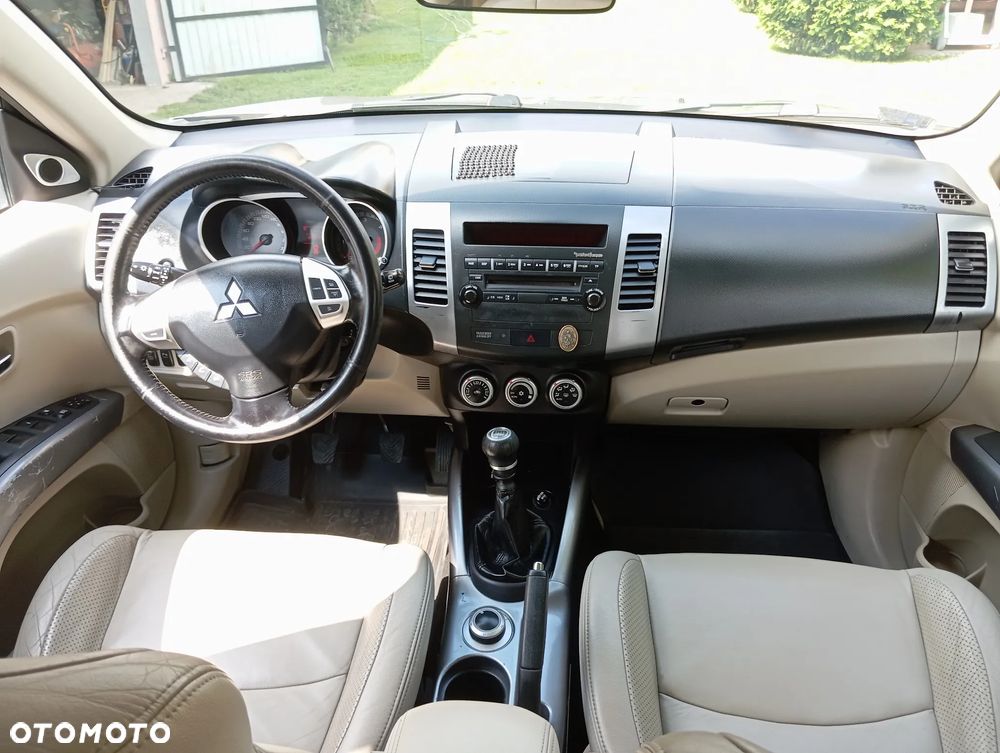 Mitsubishi Outlander 2.0 DID Instyle - 12