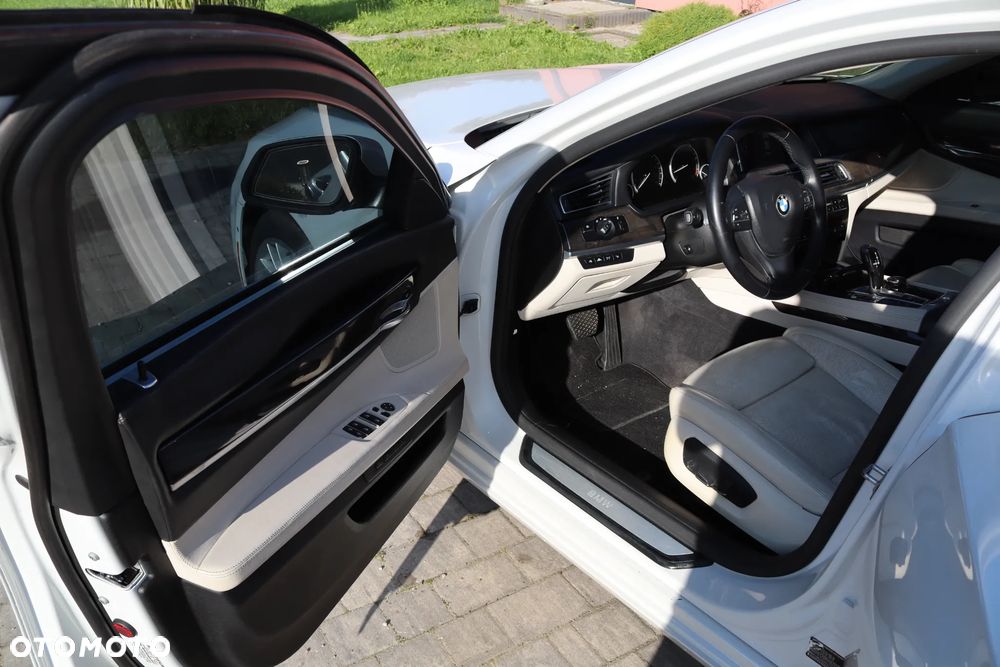 BMW Seria 7 750i - 20
