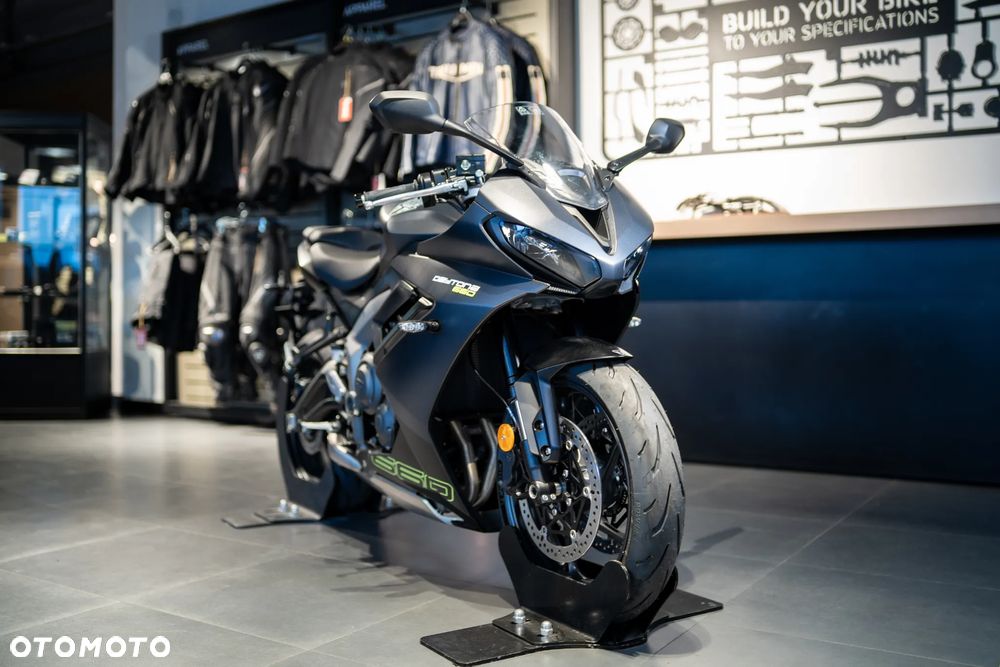 Triumph Daytona - 3