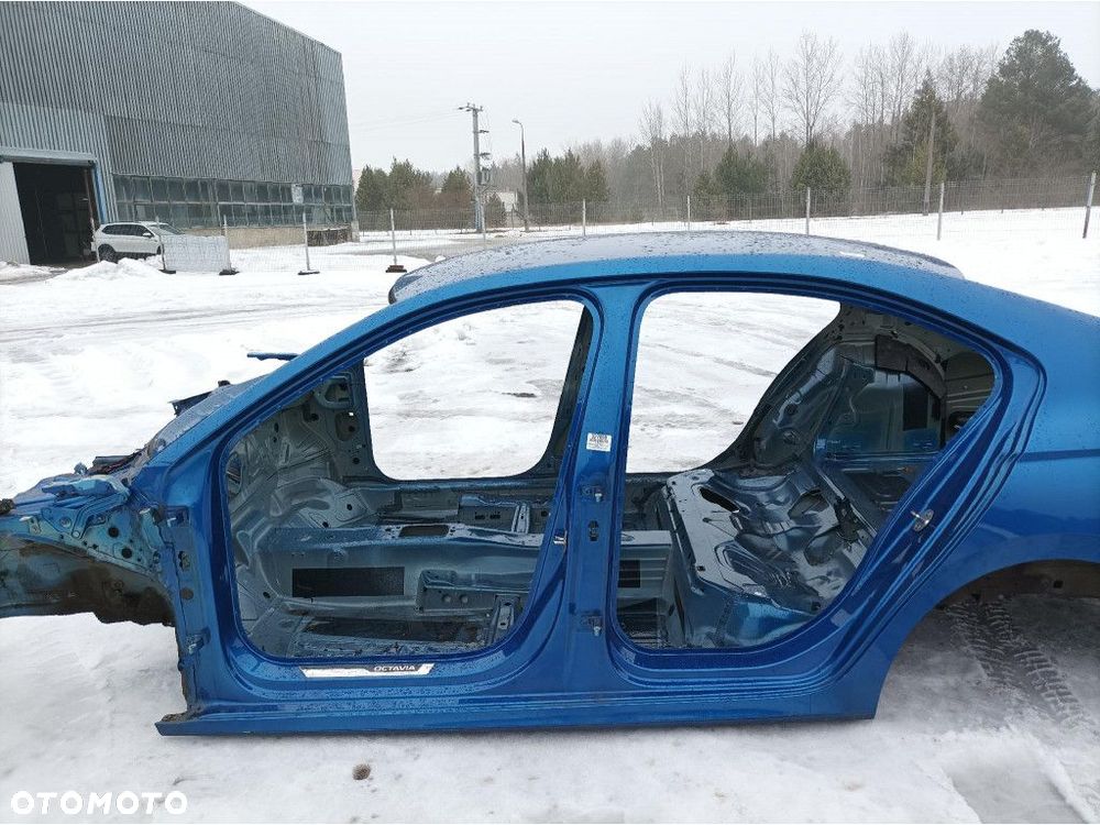 SKODA OCTAVIA IV HB PRÓG SŁUPEK LEWY A I B LF5W - 1