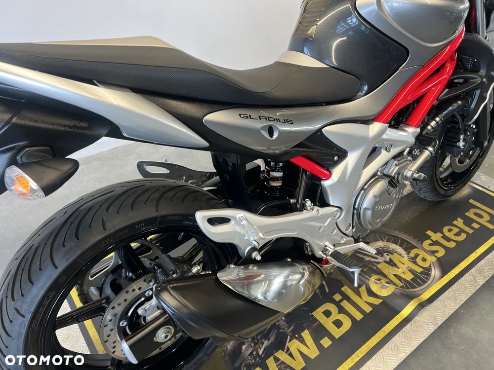 Suzuki Gladius - 31