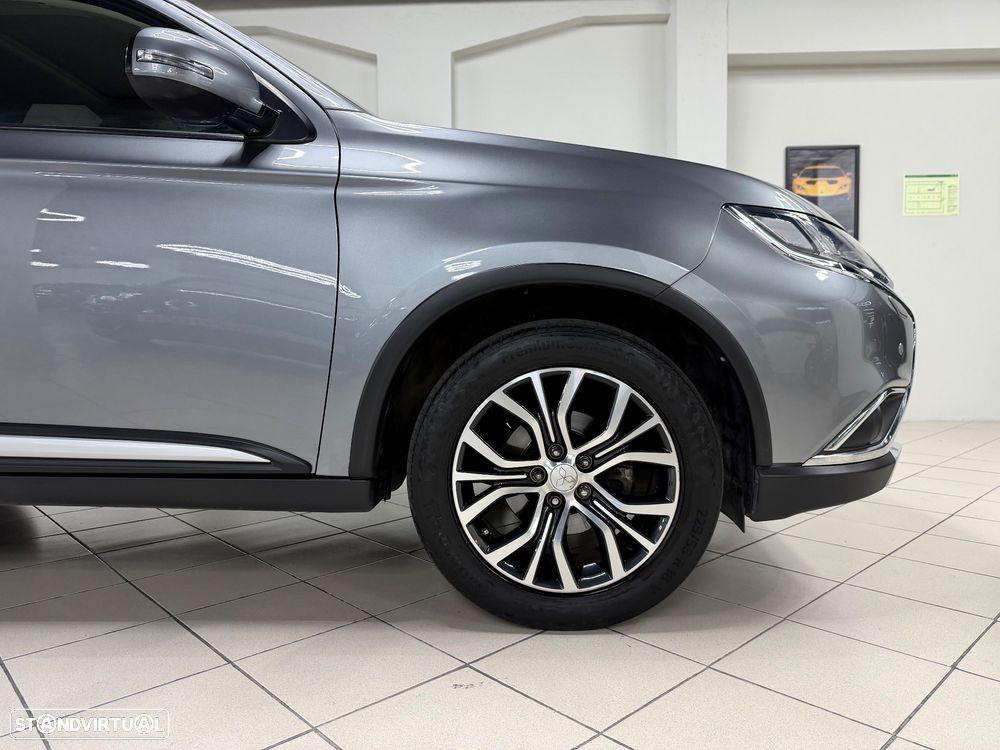 Mitsubishi Outlander 2.2 DI-D Instyle Navi - 4