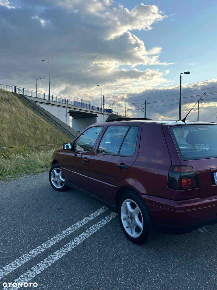 Volkswagen Golf - 5