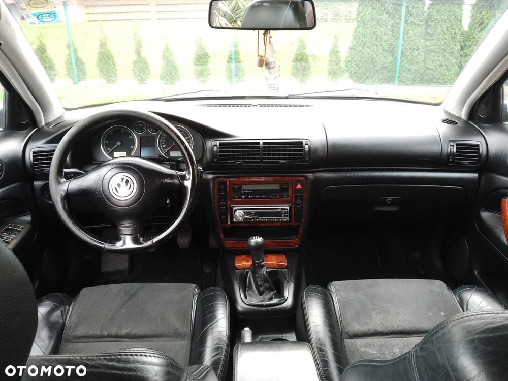 Volkswagen Passat 1.9 TDI Highline - 12