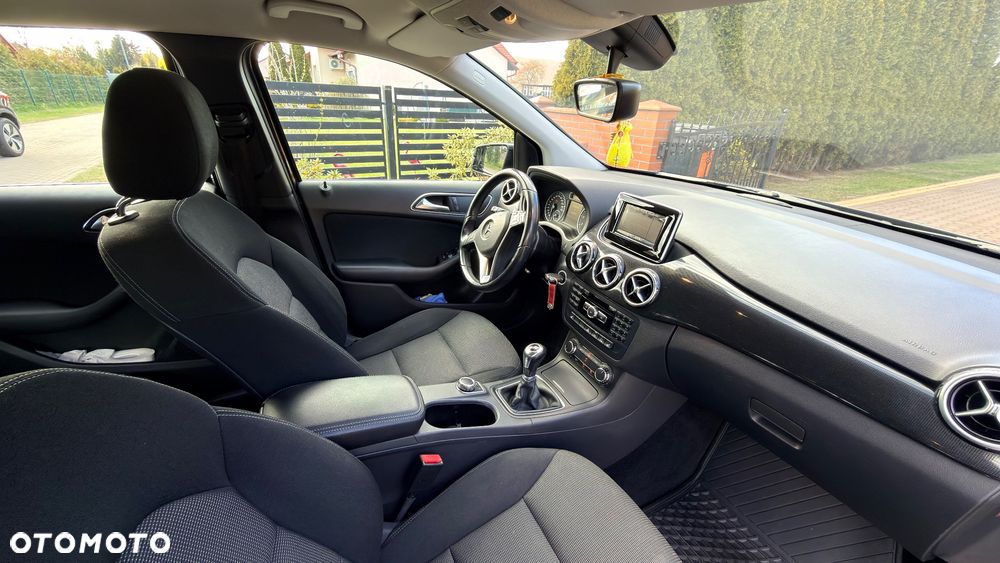 Mercedes-Benz Klasa B 180 BlueEFFICIENCY Edition Style - 29