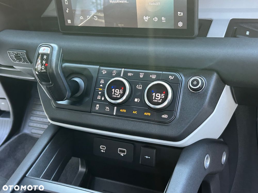 Land Rover Defender - 16