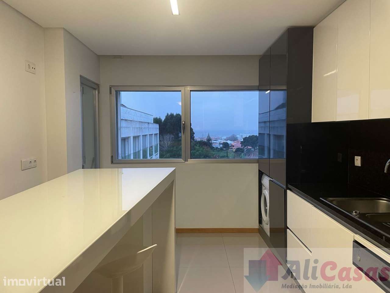 **Duplex T3 Semi-novo com Vista Mar -Garagem Individual P/3 carros** - Grande imagem: 5/59
