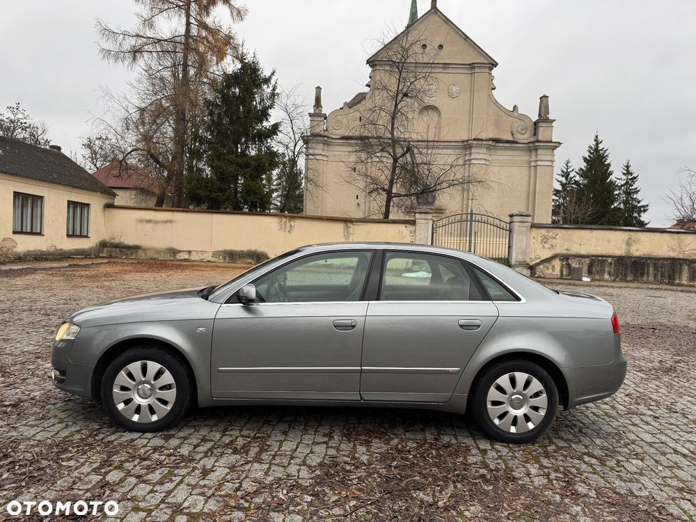 Audi A4 Limousine - 13