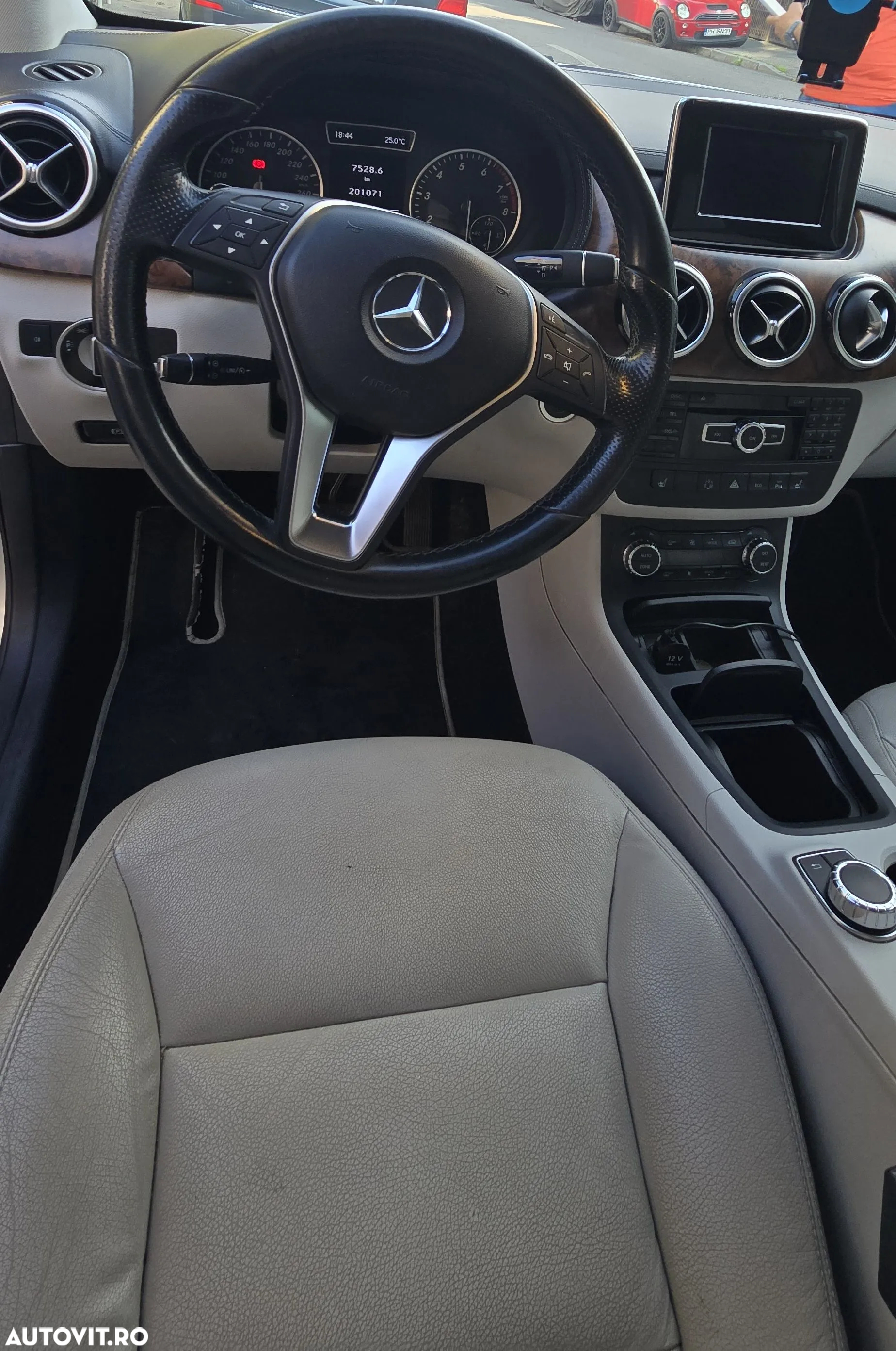 Mercedes-Benz B - 21