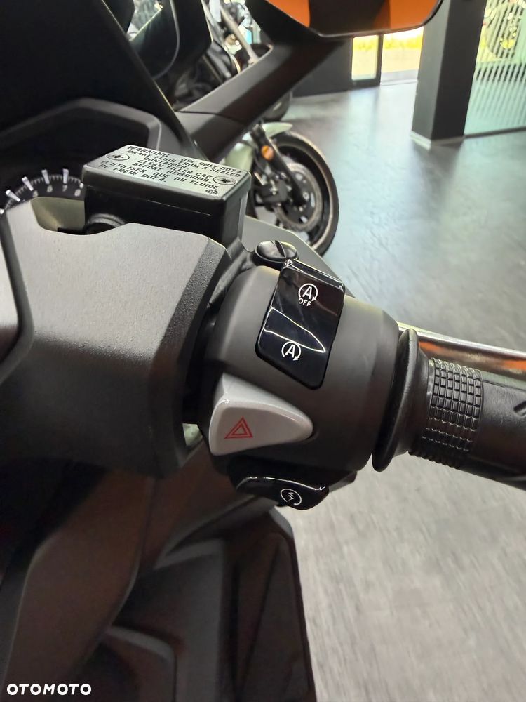 Honda NSS - 33