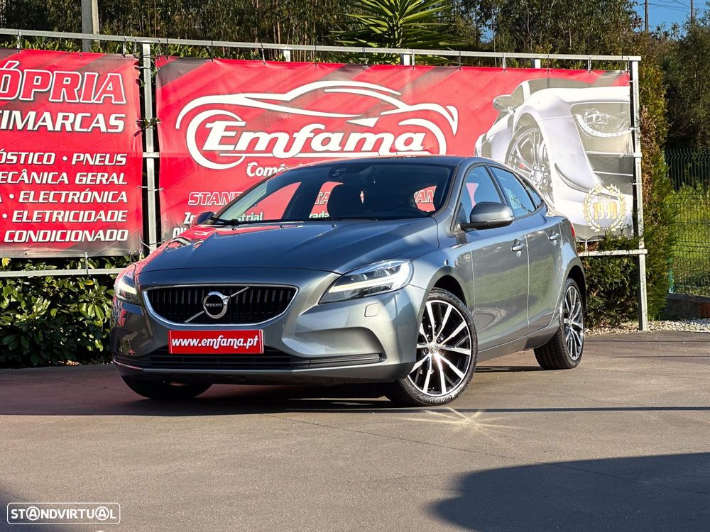 Volvo V40 2.0 D2 Momentum - 1