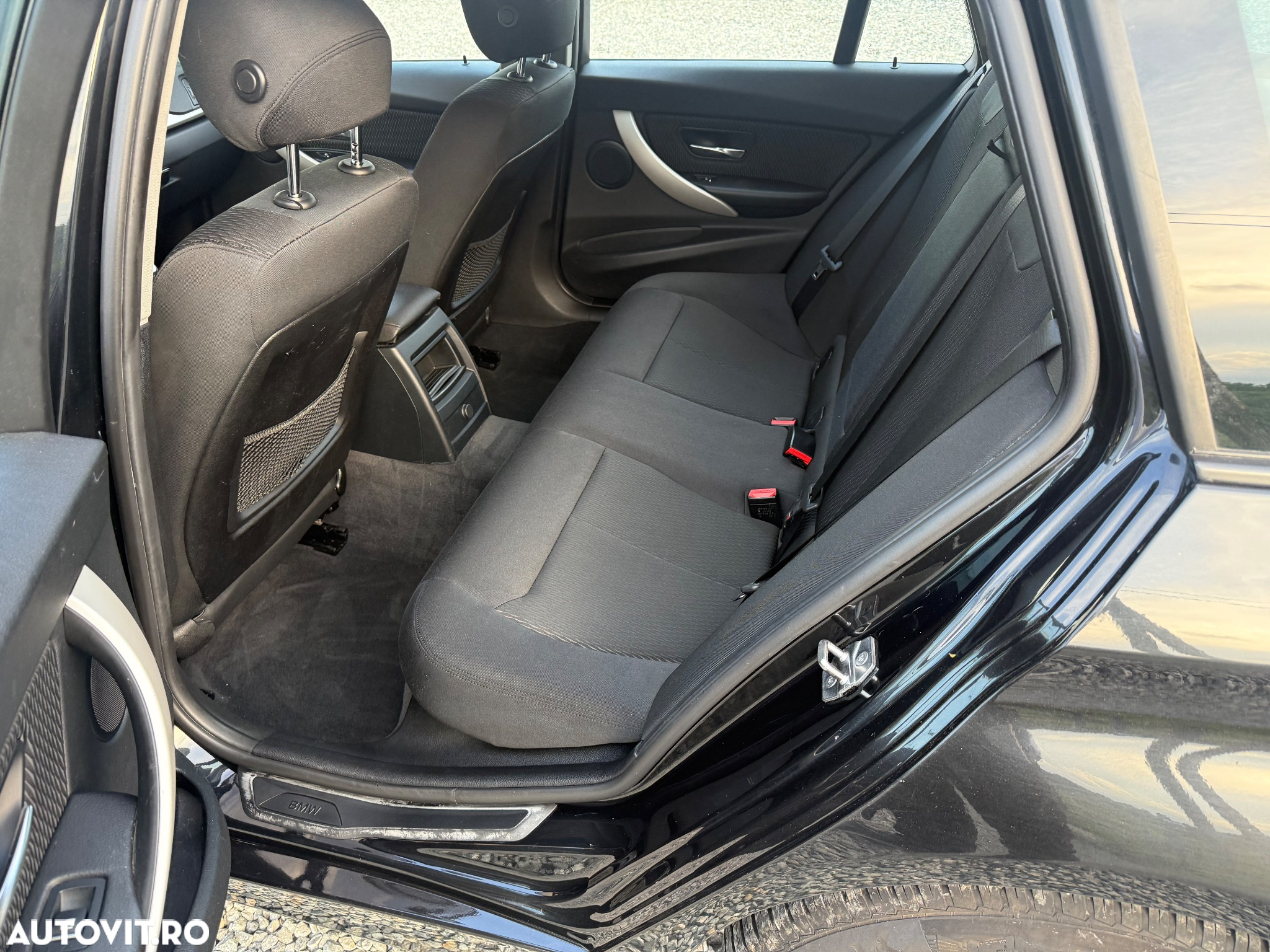 BMW Seria 3 318d Touring Blue Performance - 14