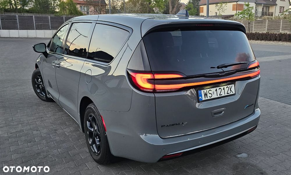 Chrysler Pacifica - 15