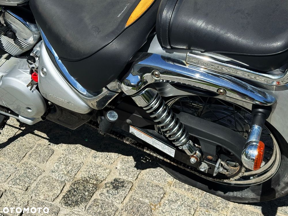 Suzuki Intruder - 14