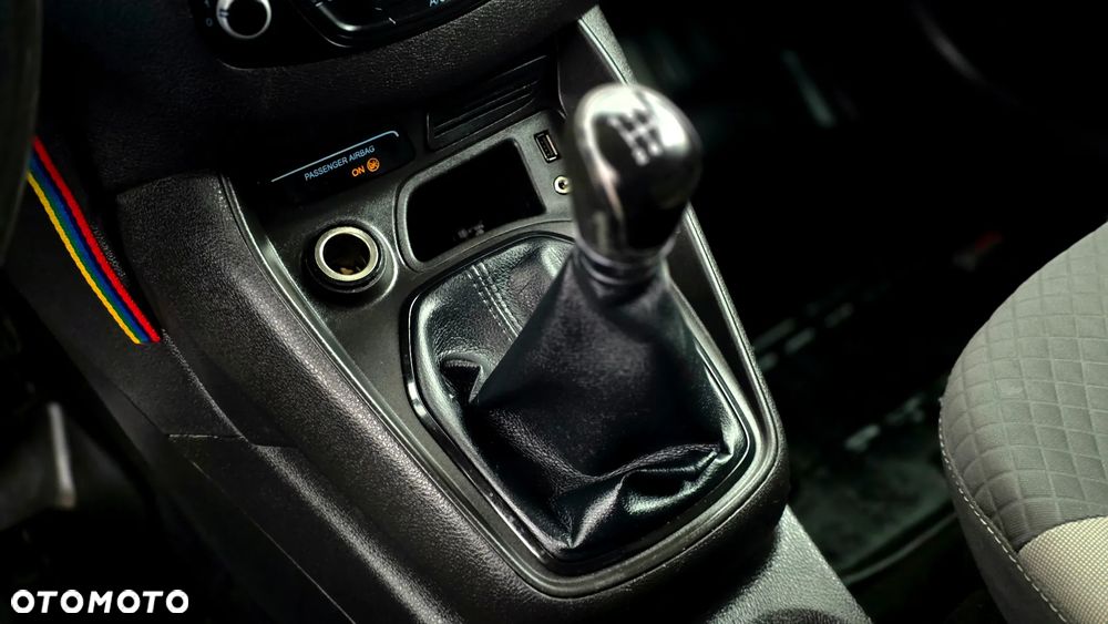 Ford Tourneo Courier 1.5 TDCi Titanium - 13