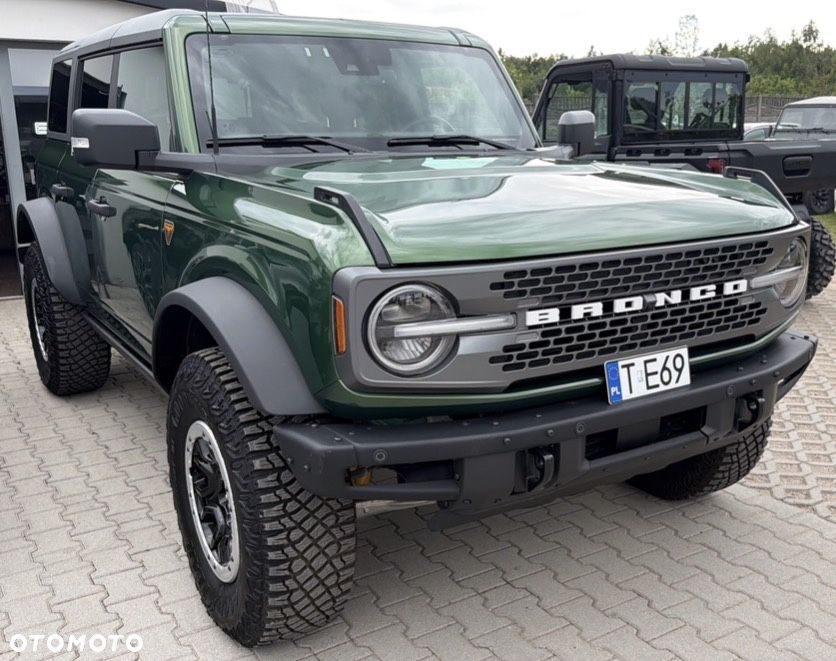 Ford Bronco - 1