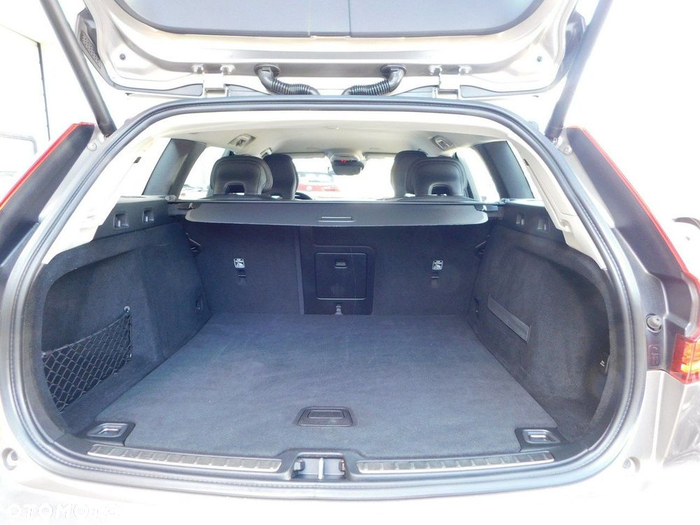 Volvo V60 D3 Momentum Pro - 28