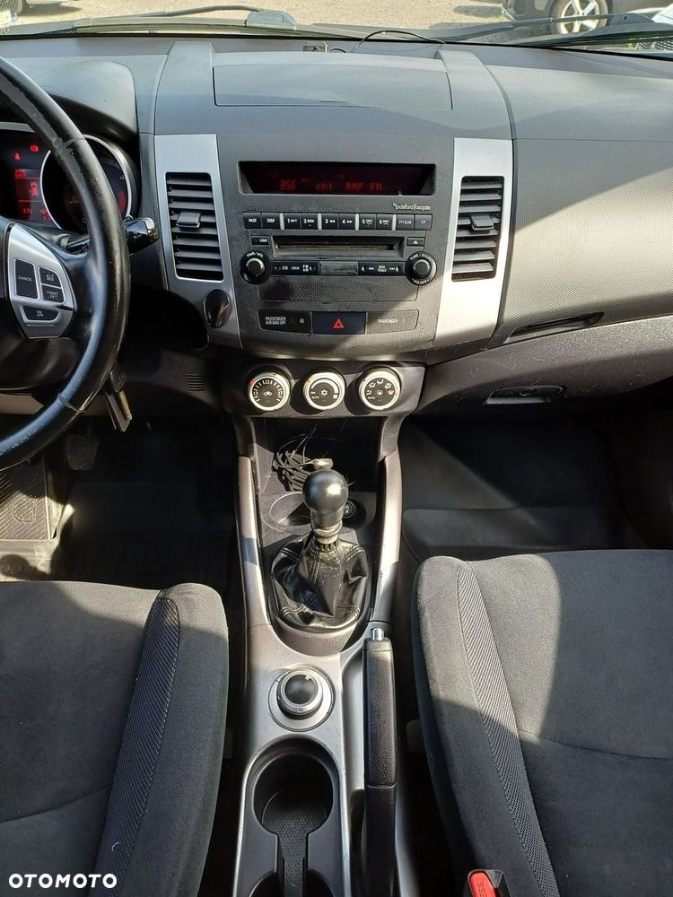Mitsubishi Outlander - 23