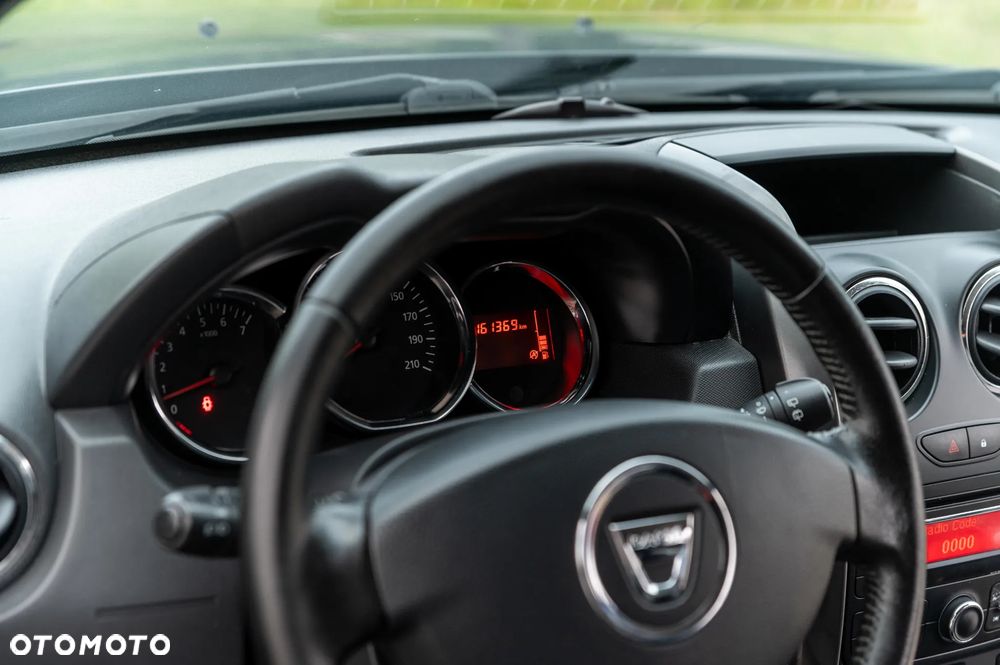 Dacia Duster 1.6 SCe Blackshadow S&S - 33