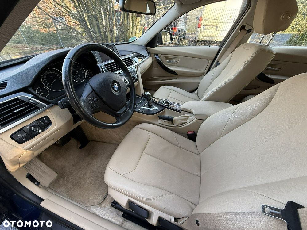 BMW Seria 3 320i Luxury Line - 29