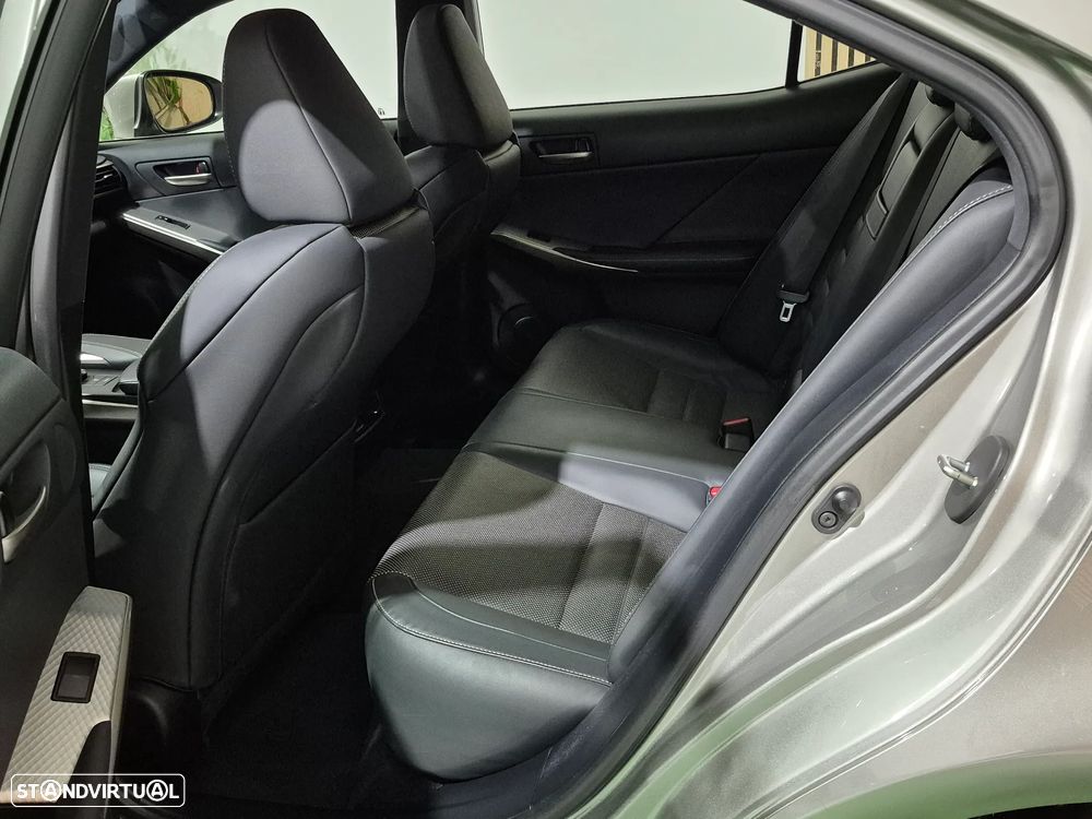 Lexus IS 200 t SPORT - 42