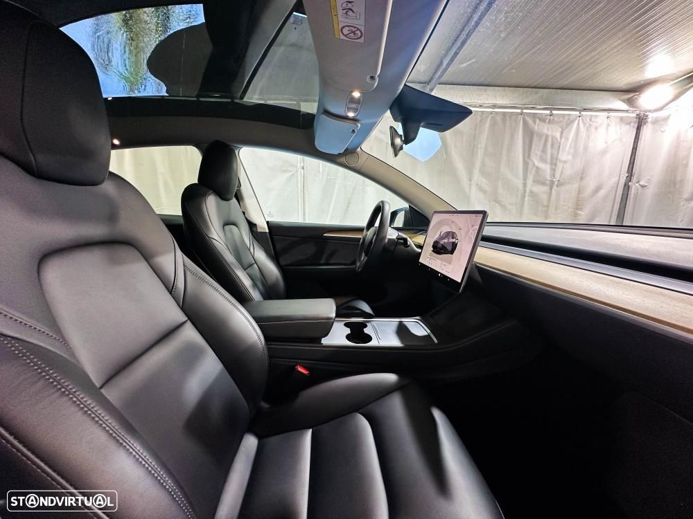 Tesla Model Y Long Range Dual Motor AWD - 31