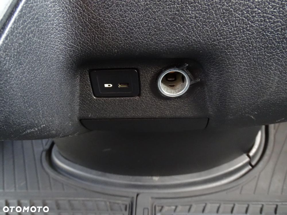 Mercedes-Benz SPRINTER - 32
