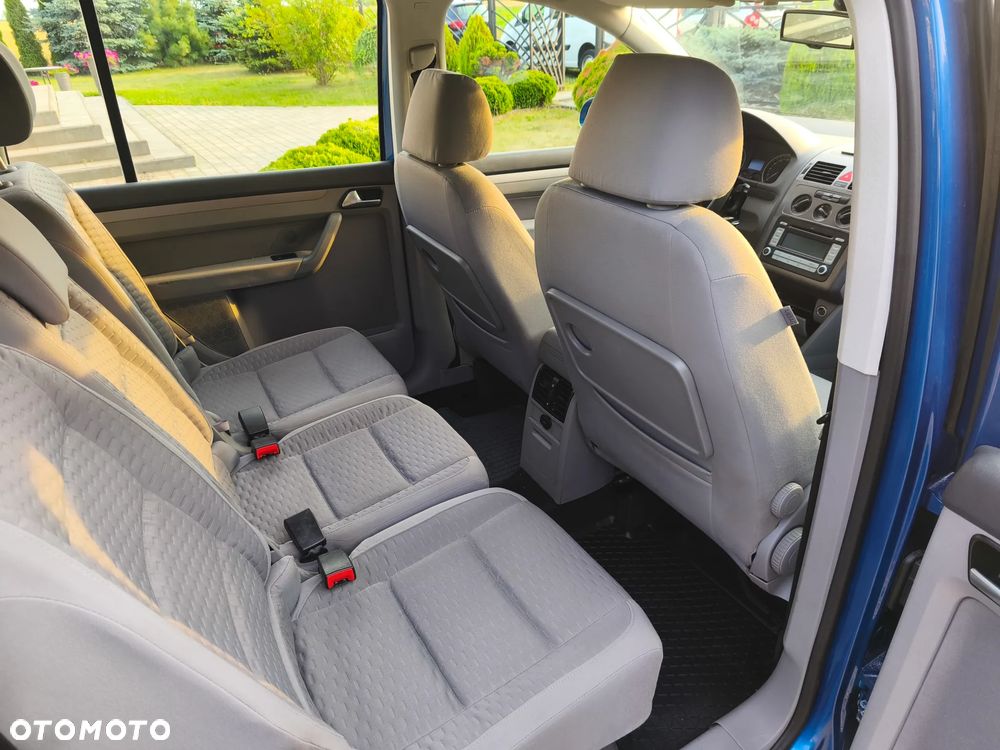 Volkswagen Touran - 8