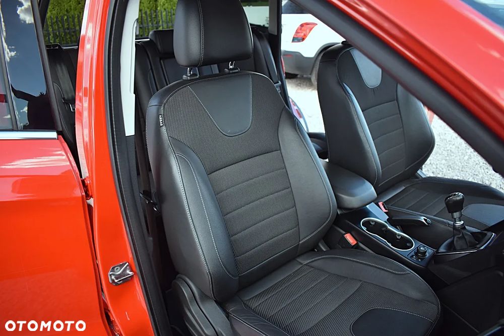 Ford Kuga 2.0 TDCi 2x4 Titanium - 22