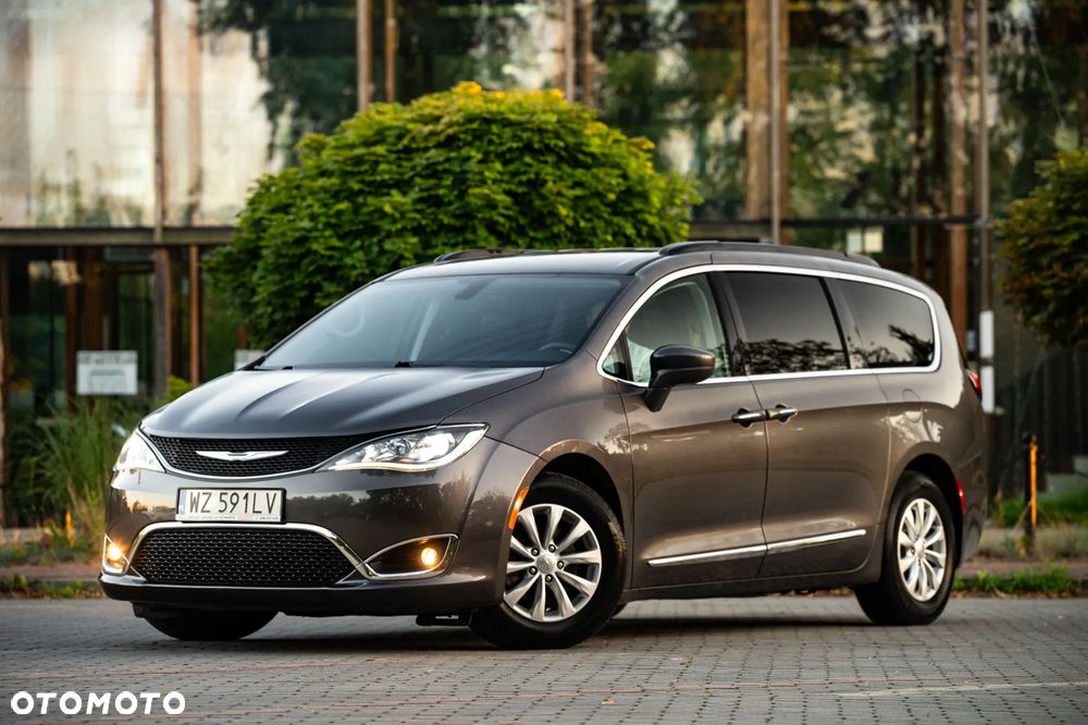 Chrysler Pacifica - 2