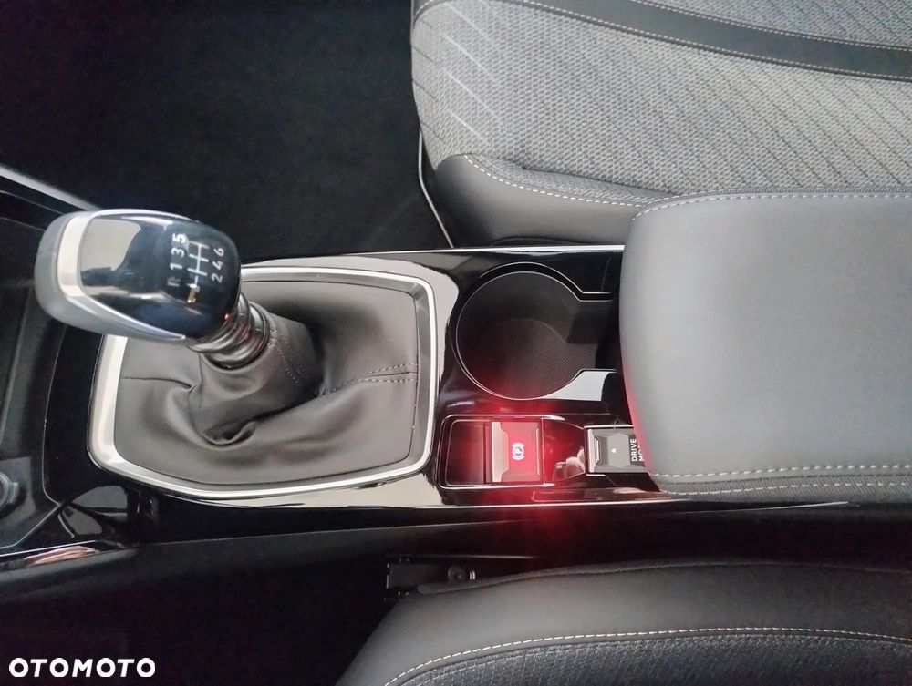 Peugeot 2008 PureTech 100 Allure S&S BVM6 - 18