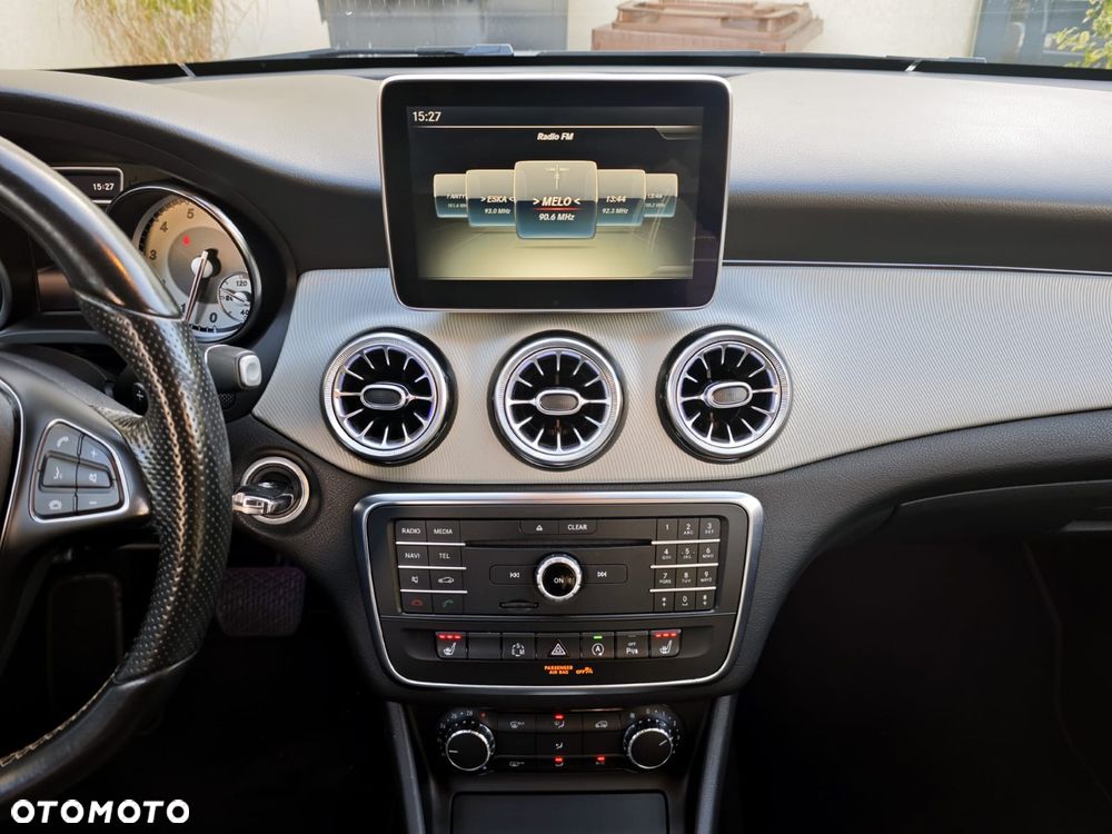 Mercedes-Benz CLA 180 7G-DCT - 18