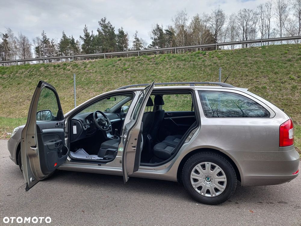 Skoda Octavia 1.6 Combi Style - 14